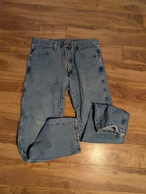 32x32 Classic Men’s Light Blue Denim Jeans